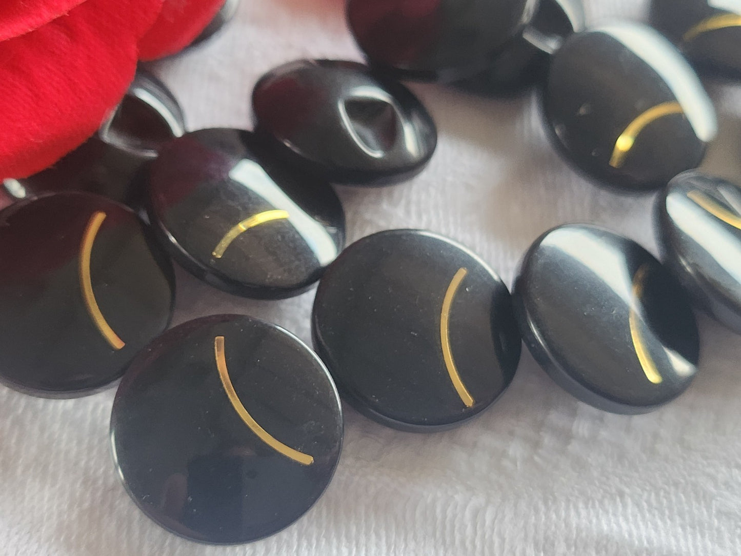 Lot 10  boutons vintage noir inclusion doré pied 1,7 cm ref 2306