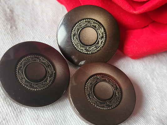Trio gros boutons vintage marron inclusion doré 2,7 cm ref 5151