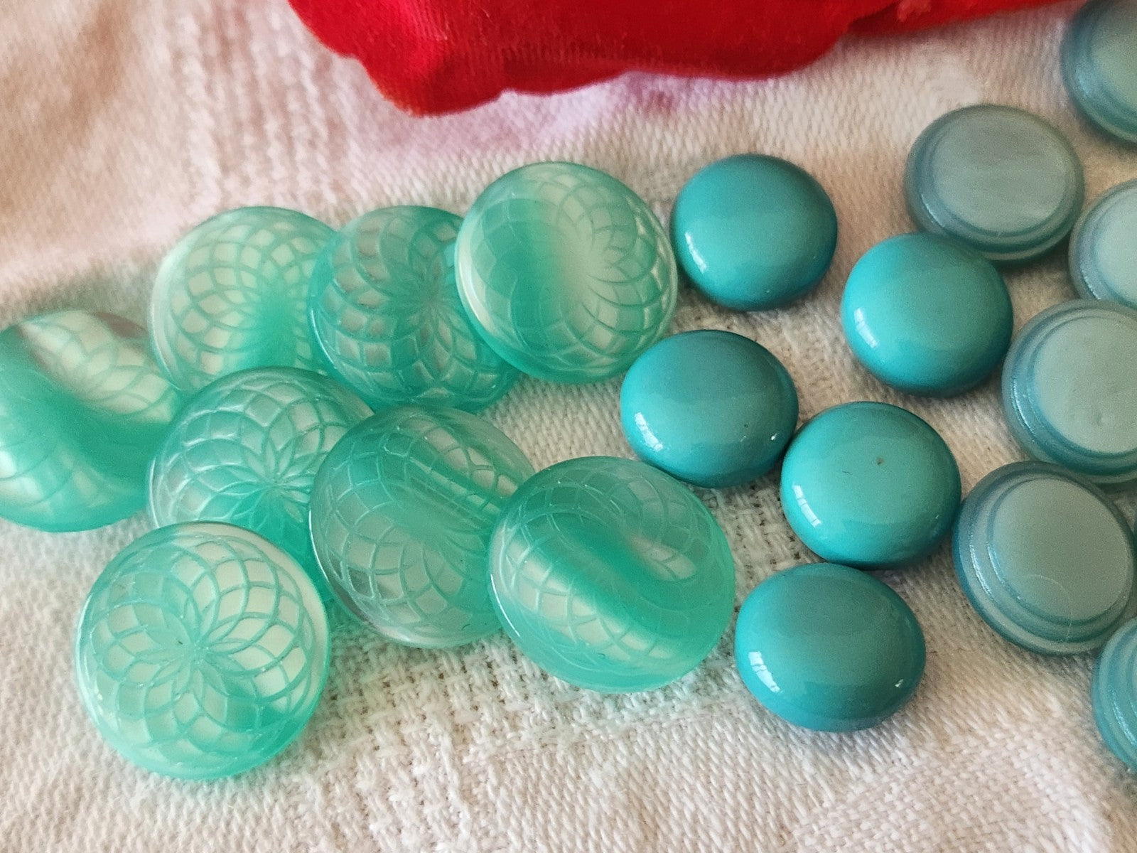 Lot 23 boutons vintage bleu 3 séries 1,1 cm à 1,5 cm à pied ref 6431