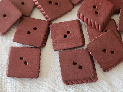 Lot 21  boutons anciens en bois vintage style petit lu rouge 2,4 cm ref 5971