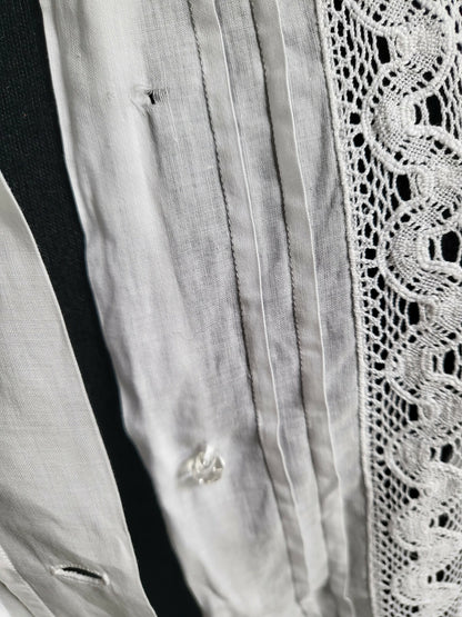 Chemisier vintage très fin dentelle plis religieux taille 38? B1