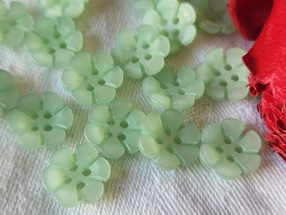 Lot 16 boutons vintage petits marguerite vert 1,2 cm mini trou ref 5488