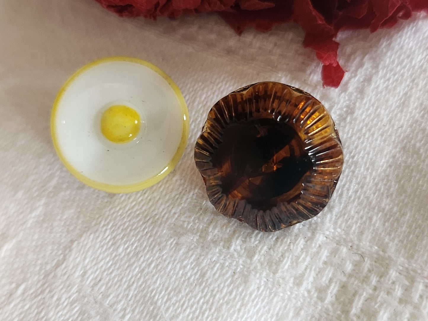Duo boutons vintage en verre  marron jaune  1,8 cm G7S