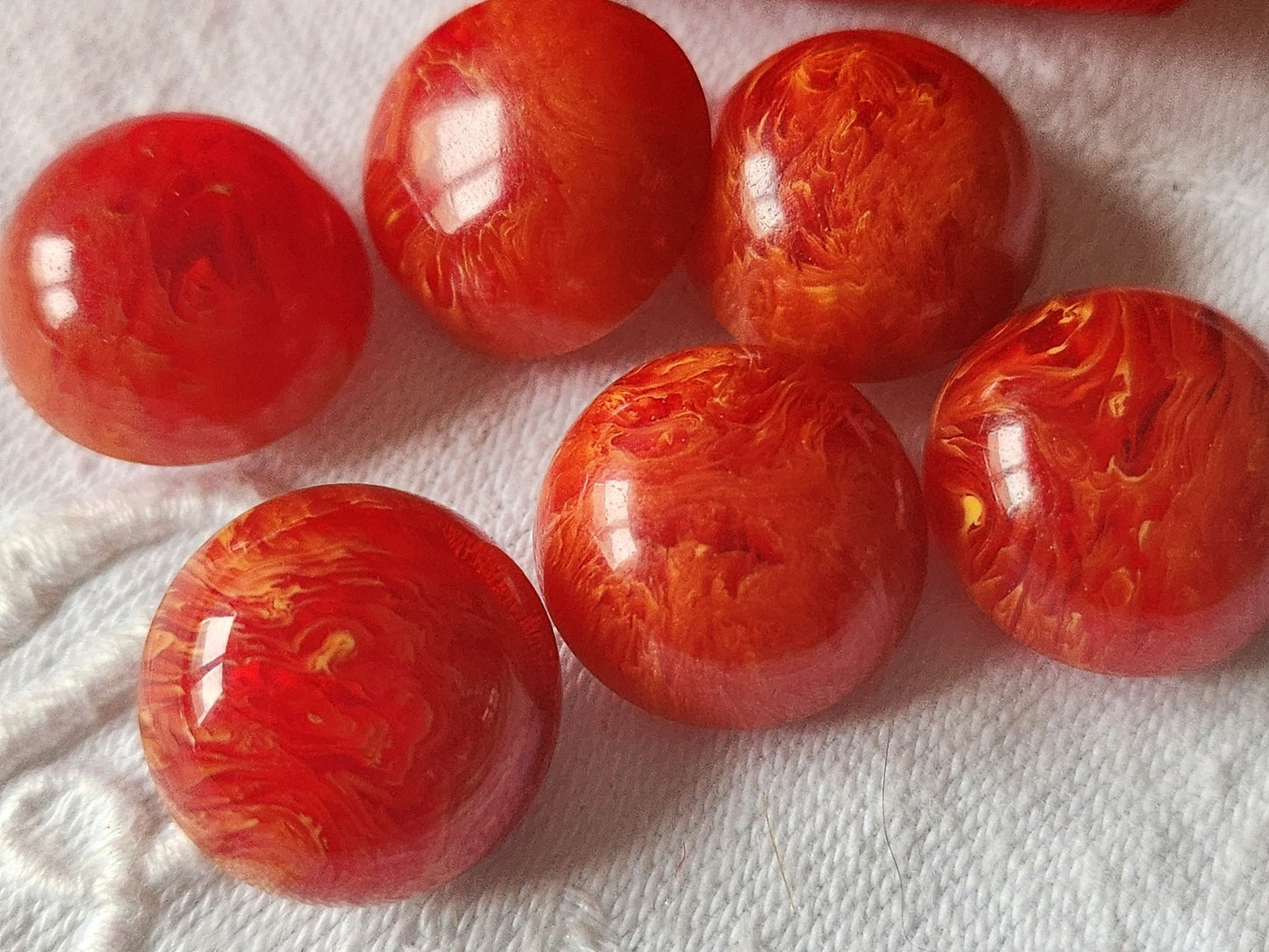 Lot 6 superbes boutons anciens jaspé pied 1,7 cm ref 402