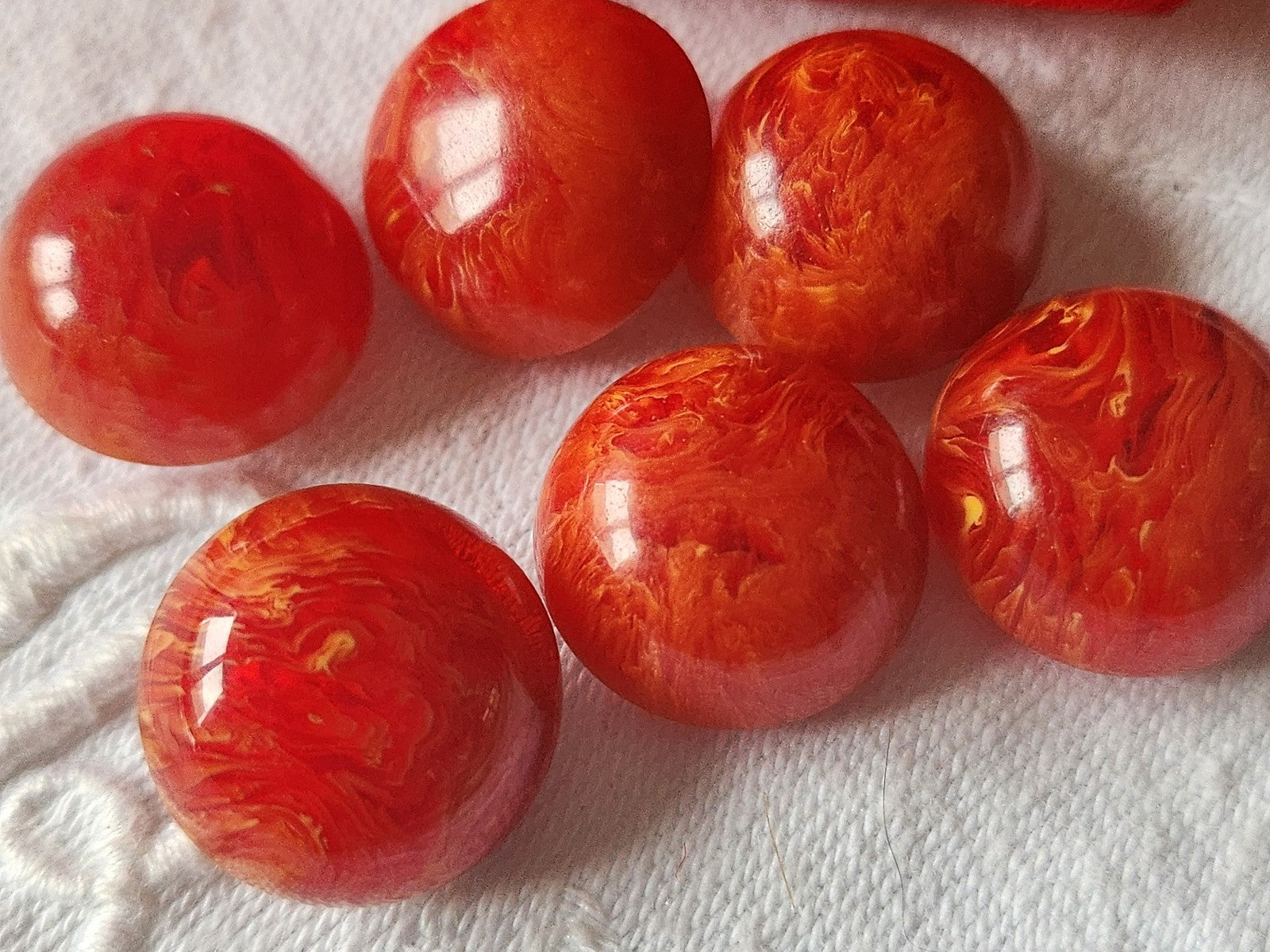 Lot 6 superbes boutons anciens jaspé pied 1,7 cm ref 402