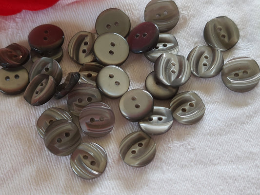 Lot 26 boutons vintage gris petits 1,1 cm (en majorité) et 1,3 cm ref 2001