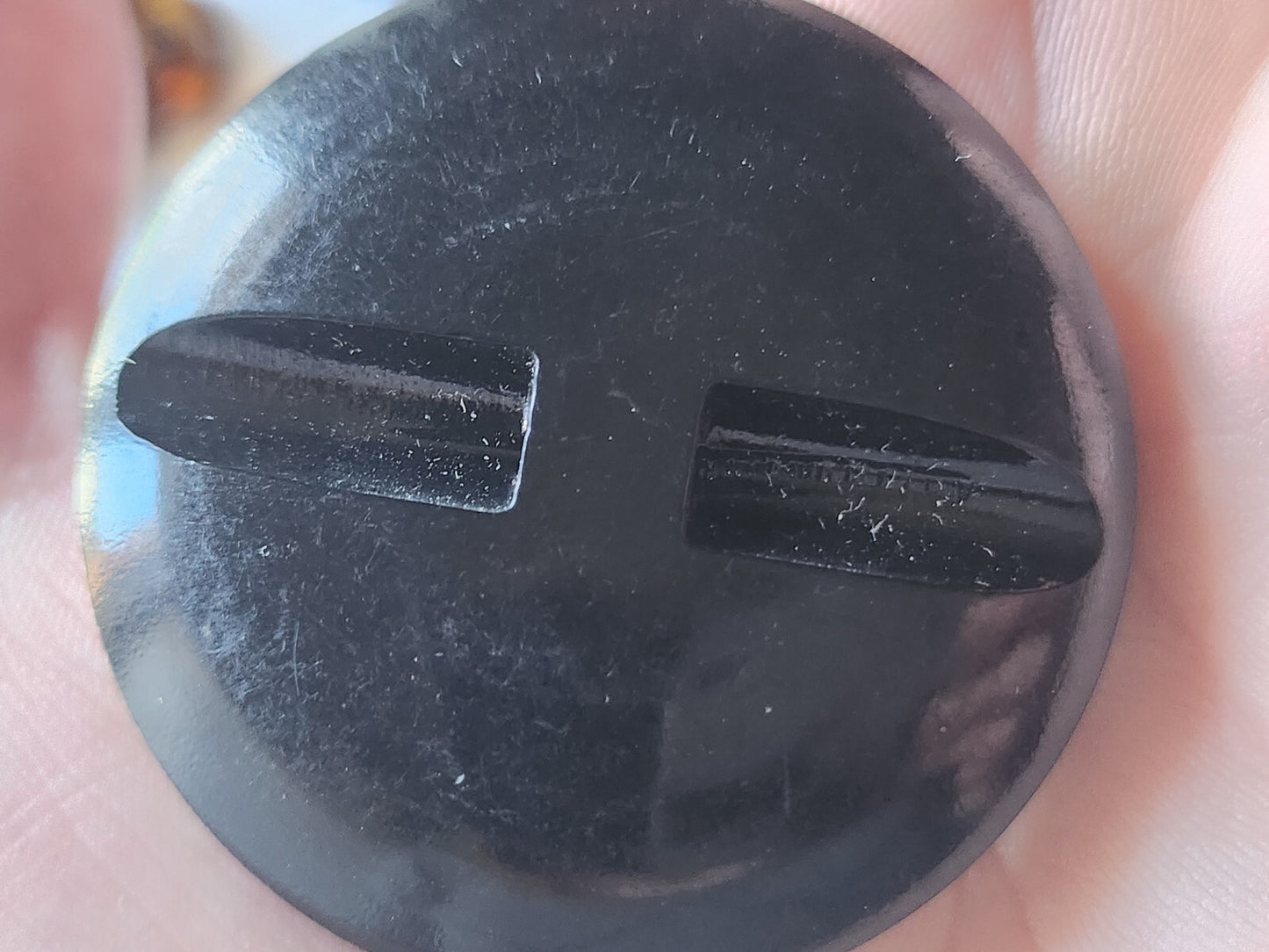 Enorme bouton vintage noir hyper lumineux 4,4 cm pied ref 2508