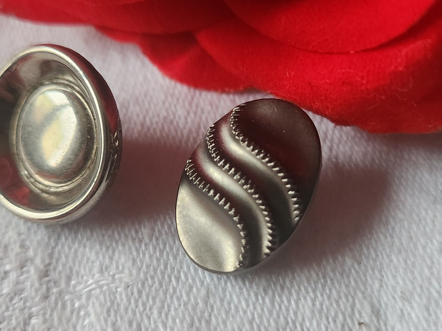 Duo boutons anciens en verre argenté vintage 1,5 sur 1,8 et 1,8  cm D9O
