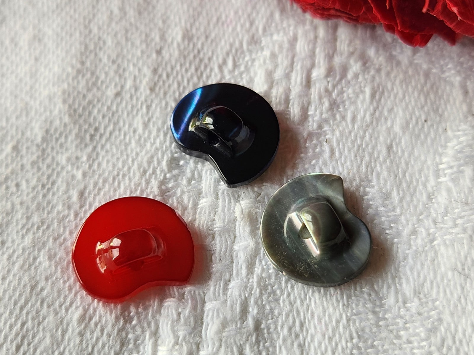 Trio petits boutons anciens en nacre original 1 sur 1,2 cm G13M