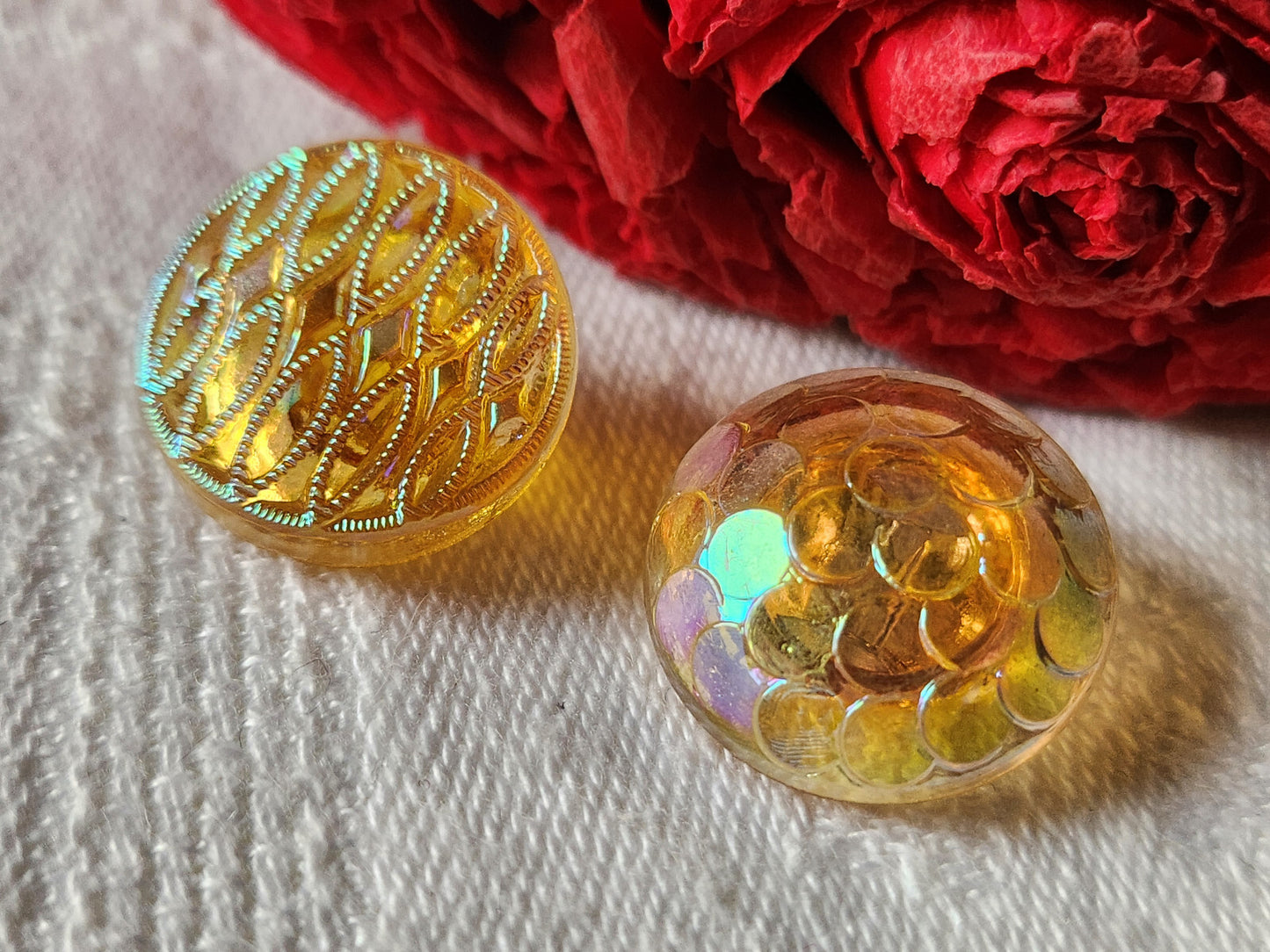 Duo boutons anciens en verre orange mordoré 1,7 et 1,8 cm G3D