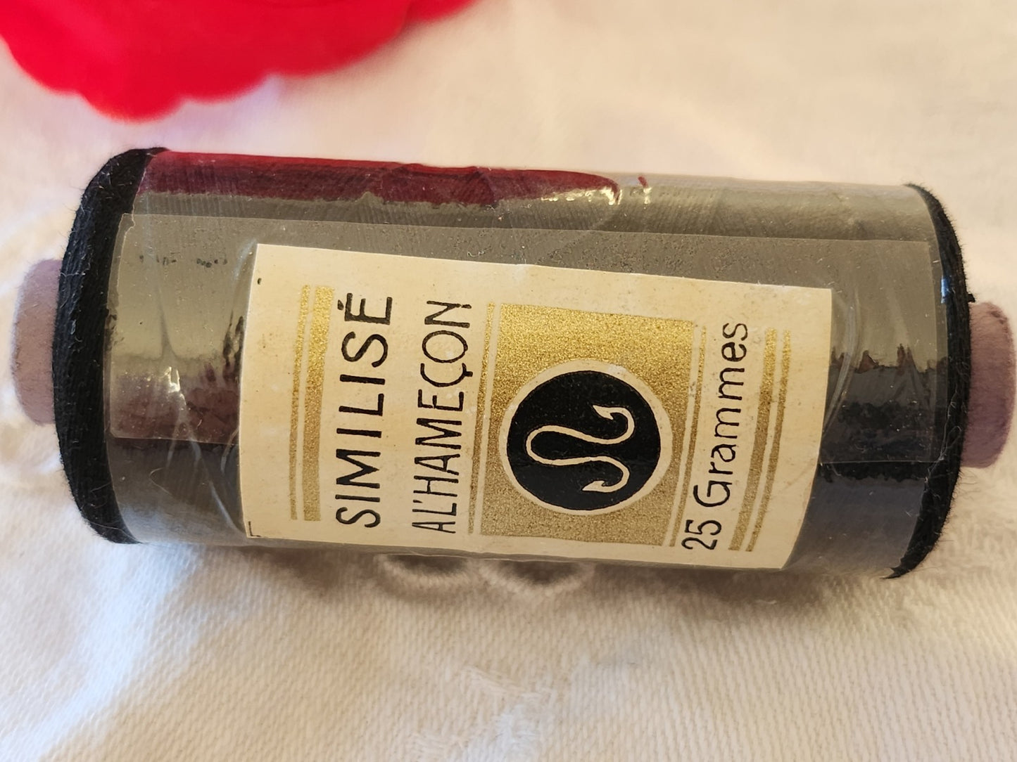 Bobine ancienne fil noir  25  grammes couture mercerie ancien simili a l'hamecon