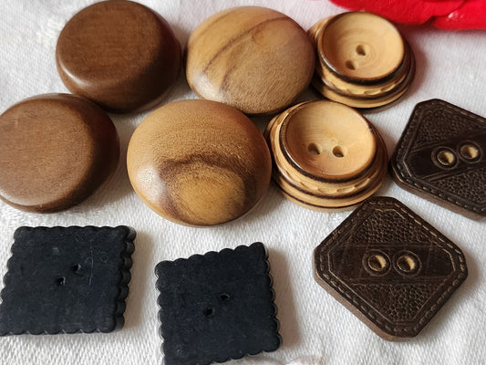 Lot 10 boutons anciens en bois duo 2,4 cm à 2,8 cm ref 2199