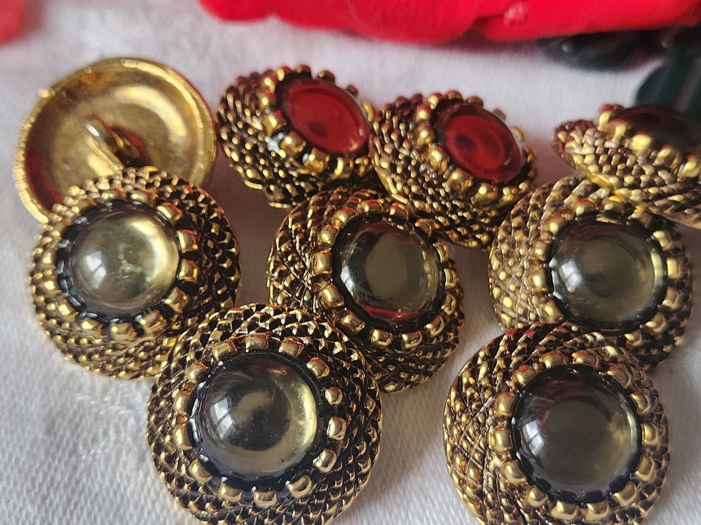 Lot 5 boutons vintage  métal coeur vert doré 2,2 cm pied  ref 2336