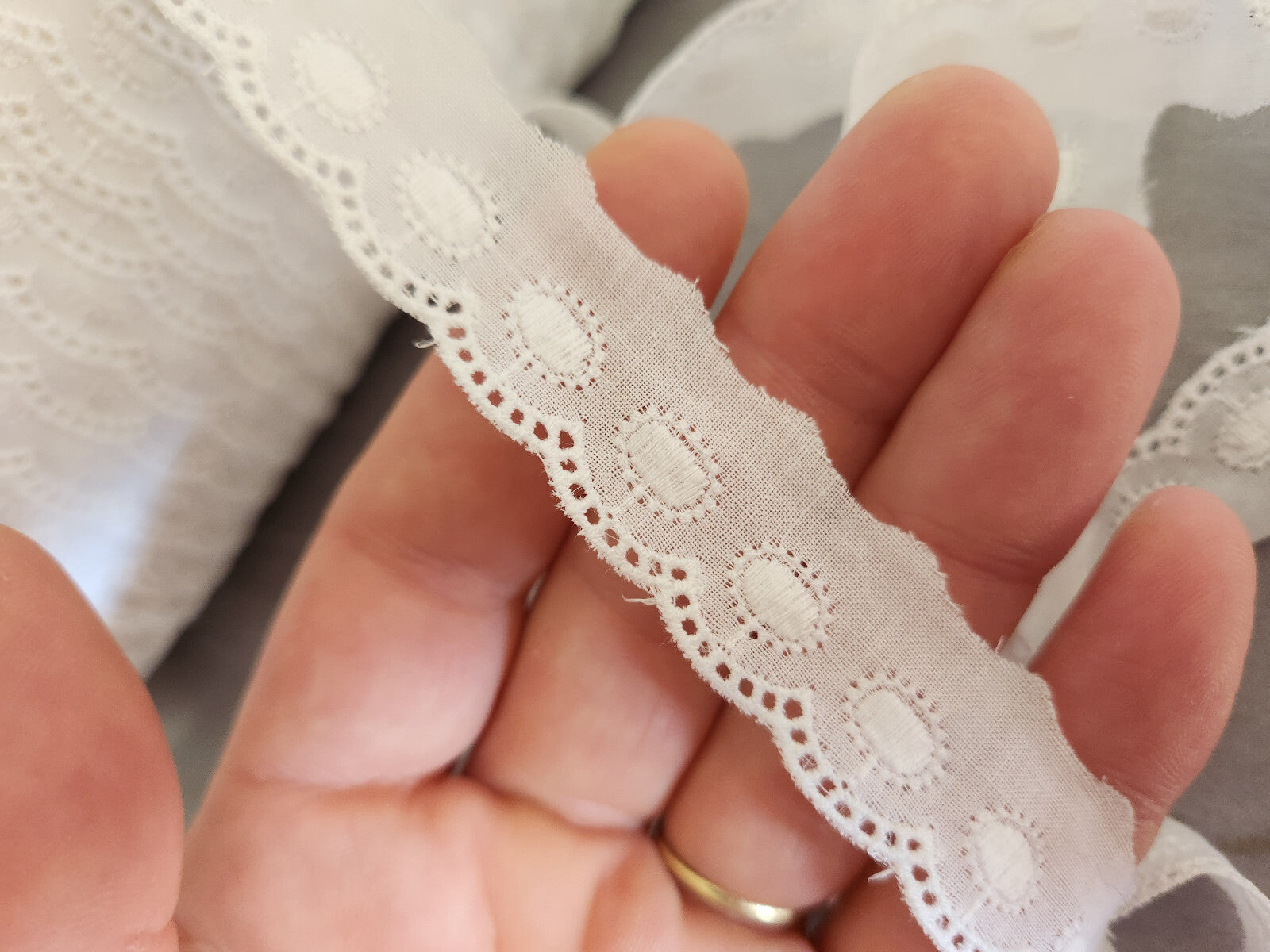Dentelle vintage bordure coton mécanique 5 mètres sur 2 Cm A4