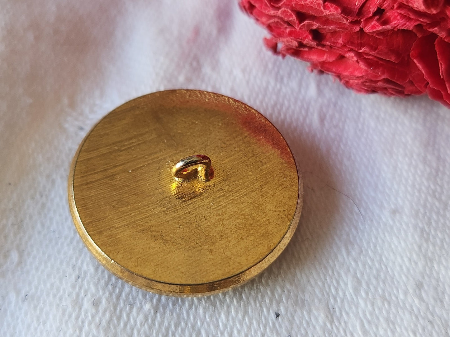 Gros bouton ancien en metal vert coeur en nacre 2,4 cm ref 3754