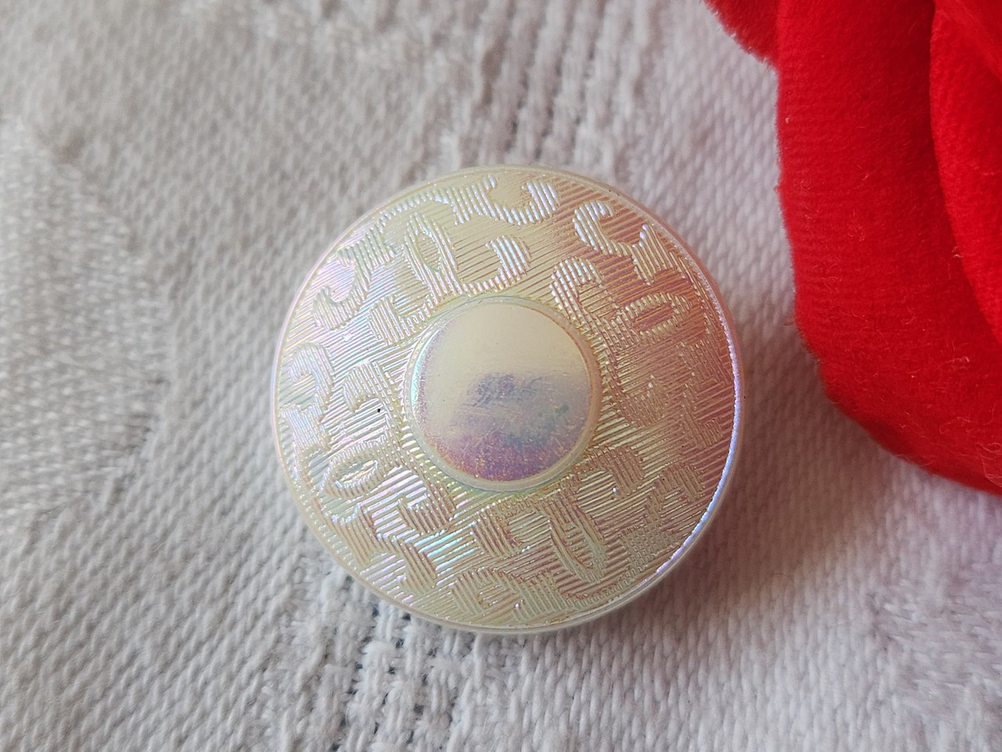 Gros bouton en verre mordoré blanc  pied ancien vintage  2,2 cm D13E