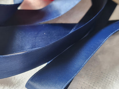 Ruban ancien  bleu nylon 5 mètre sur 2,5 cm bleu foncé  B5 n°7