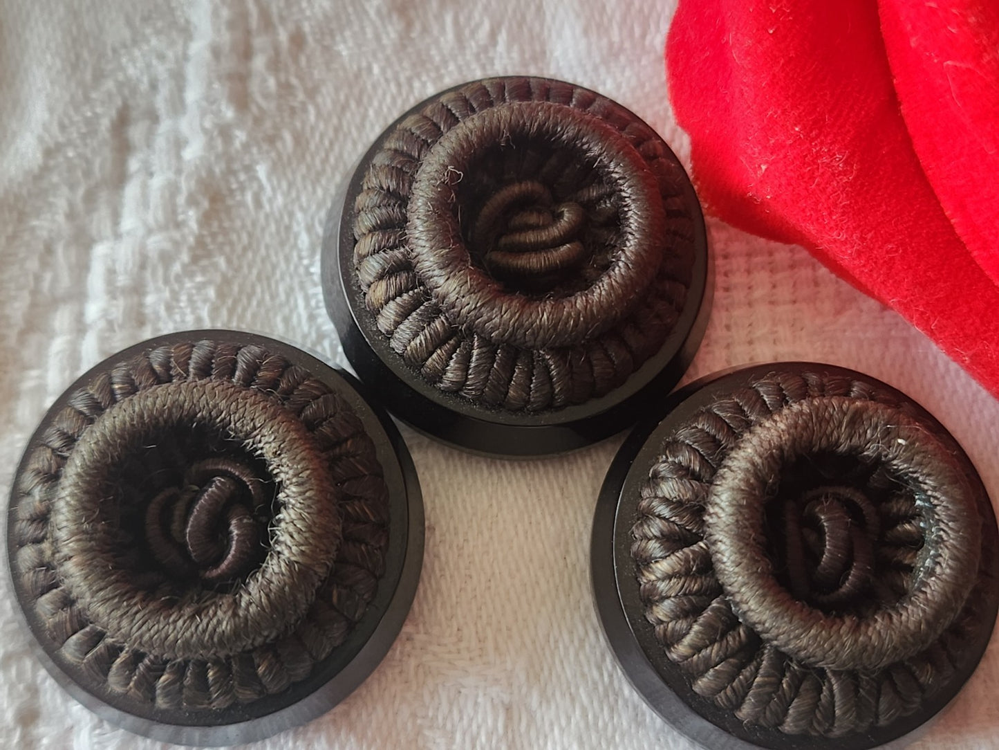 Trio gros boutons vintage en passementerie marron 2,7 cm ref 3939