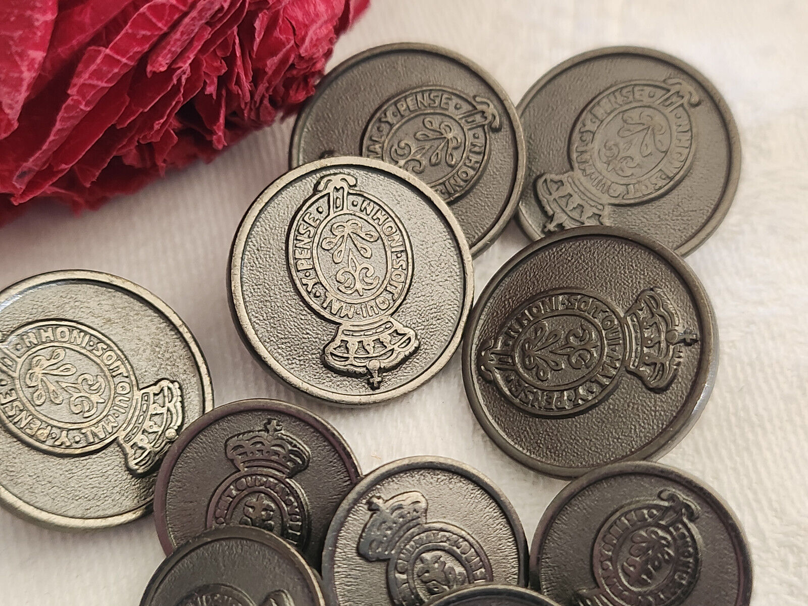 Lot 10 boutons vintage en métal argenté chevalier blason 1,5 et 2 cm ref 287