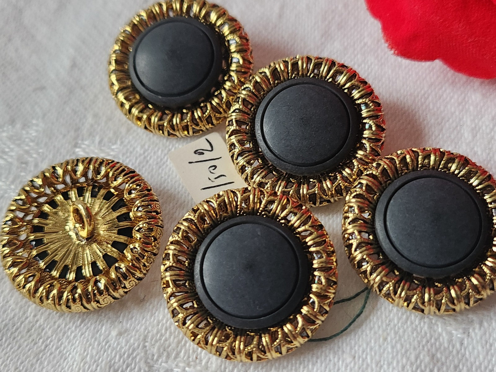 Lot 5 boutons en métal dentelle coeur mat vintage pied 2,2 cm ref 1647