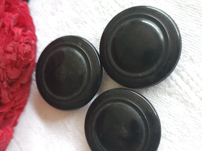 Trio  gros boutons anciens en corozo collection noir 2,7 cm pied G18L