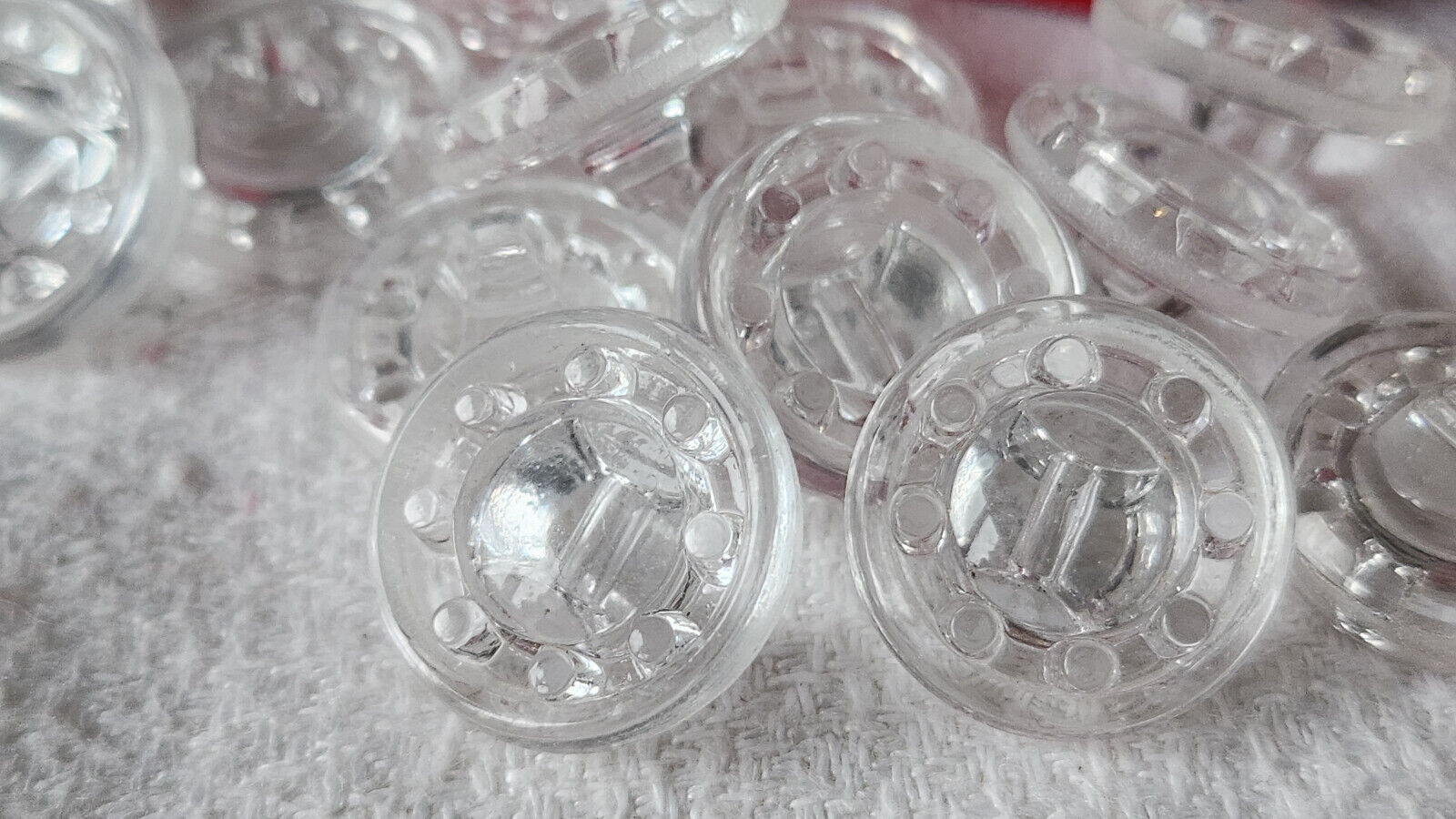 Lot 6 boutons vintage en verre transparent fort relief 1,7 cm ref 2767