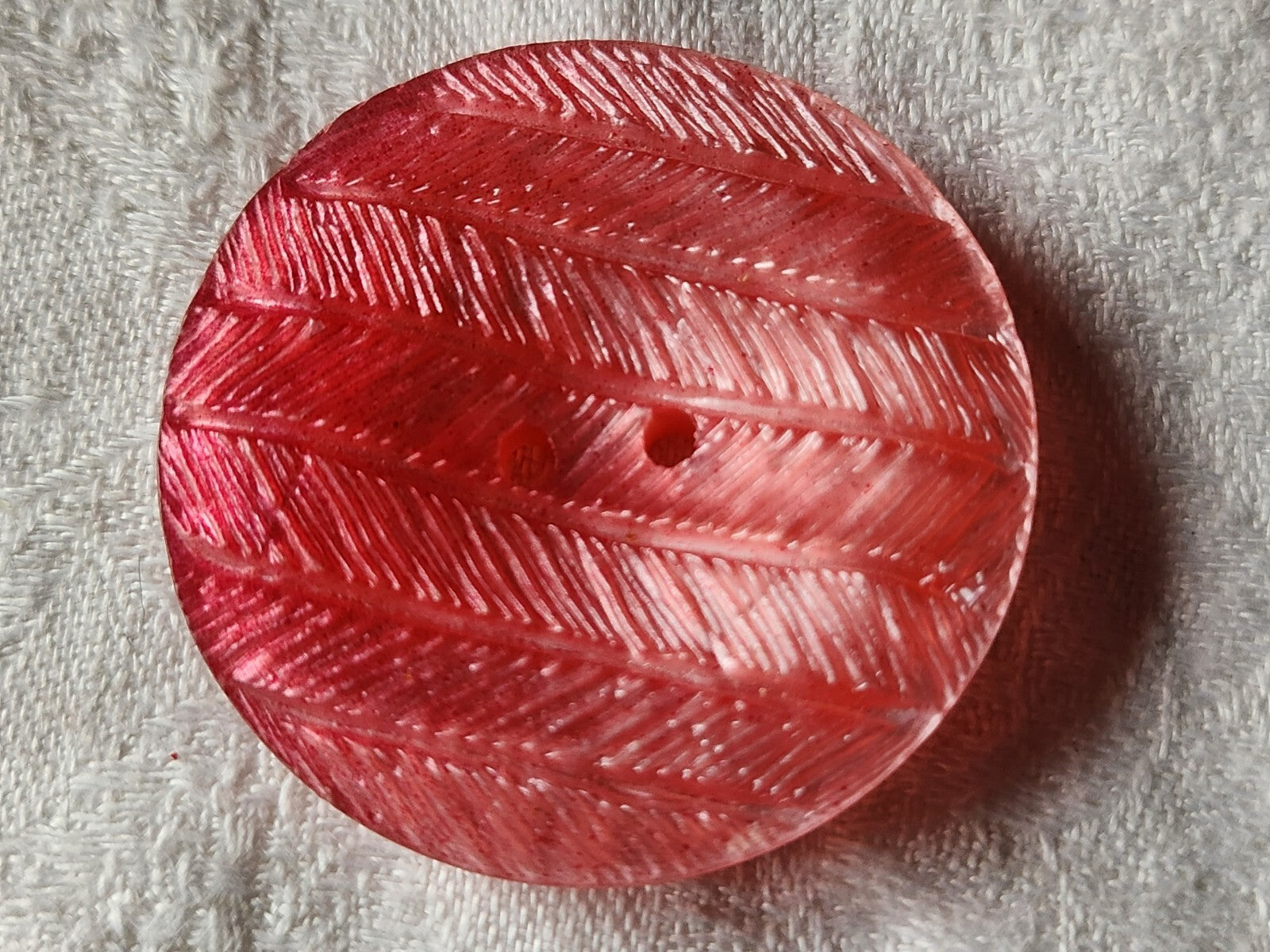 Enorme bouton vintage camaïeu rose à trous 4 cm ref 1421