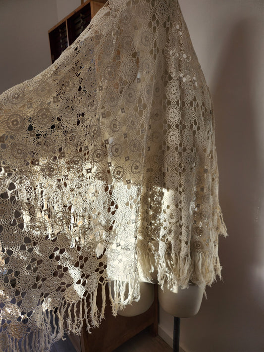 Ancienne nappe surnappe crochet pendants une restauration a prévoir B8