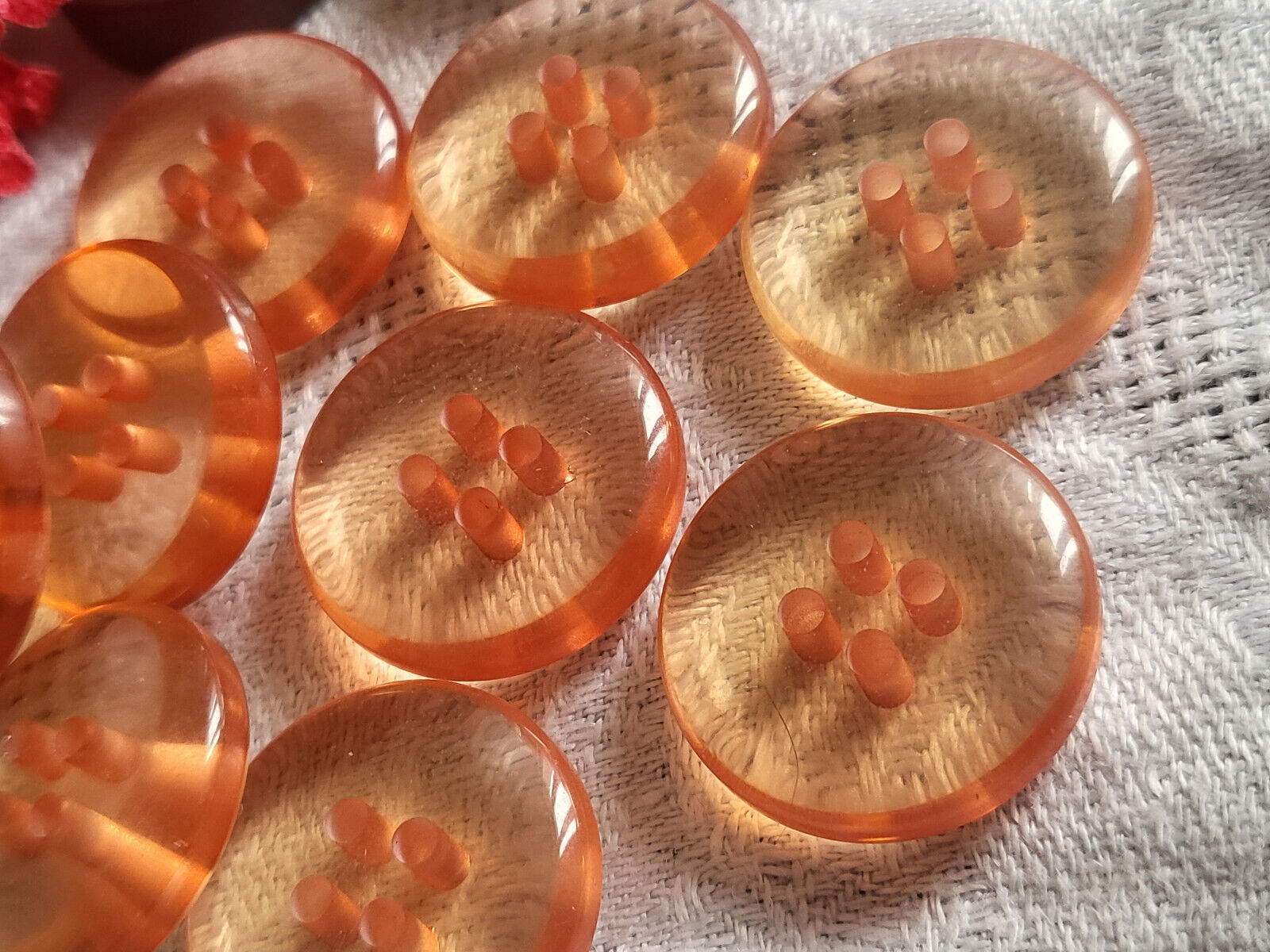 Lot 6 boutons vintage épais orange transparent à trous 2,3 cm ref 4451