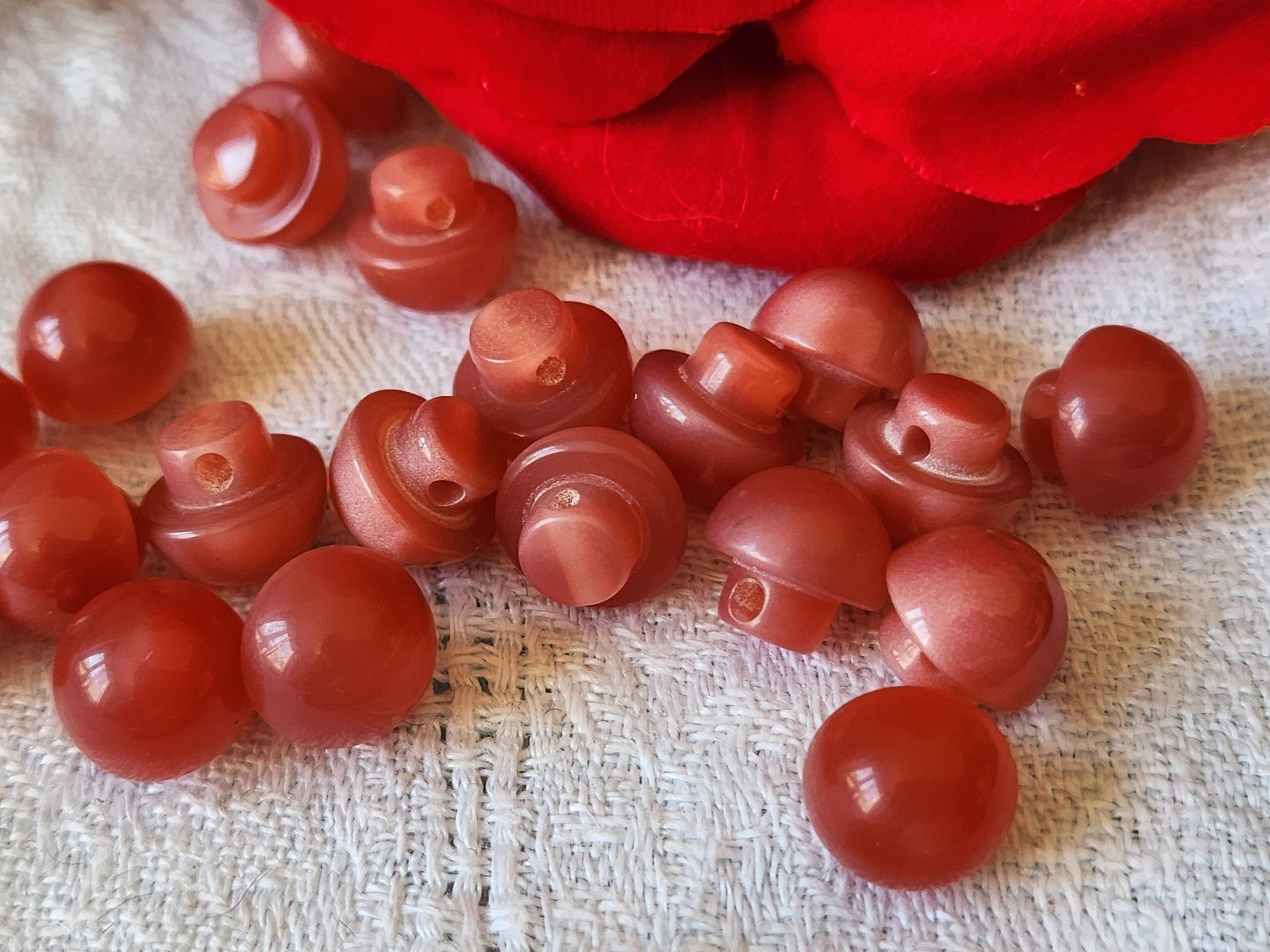 Lot 19 boutons vintage rose demi sphere mini 1 cm pied ref 6099