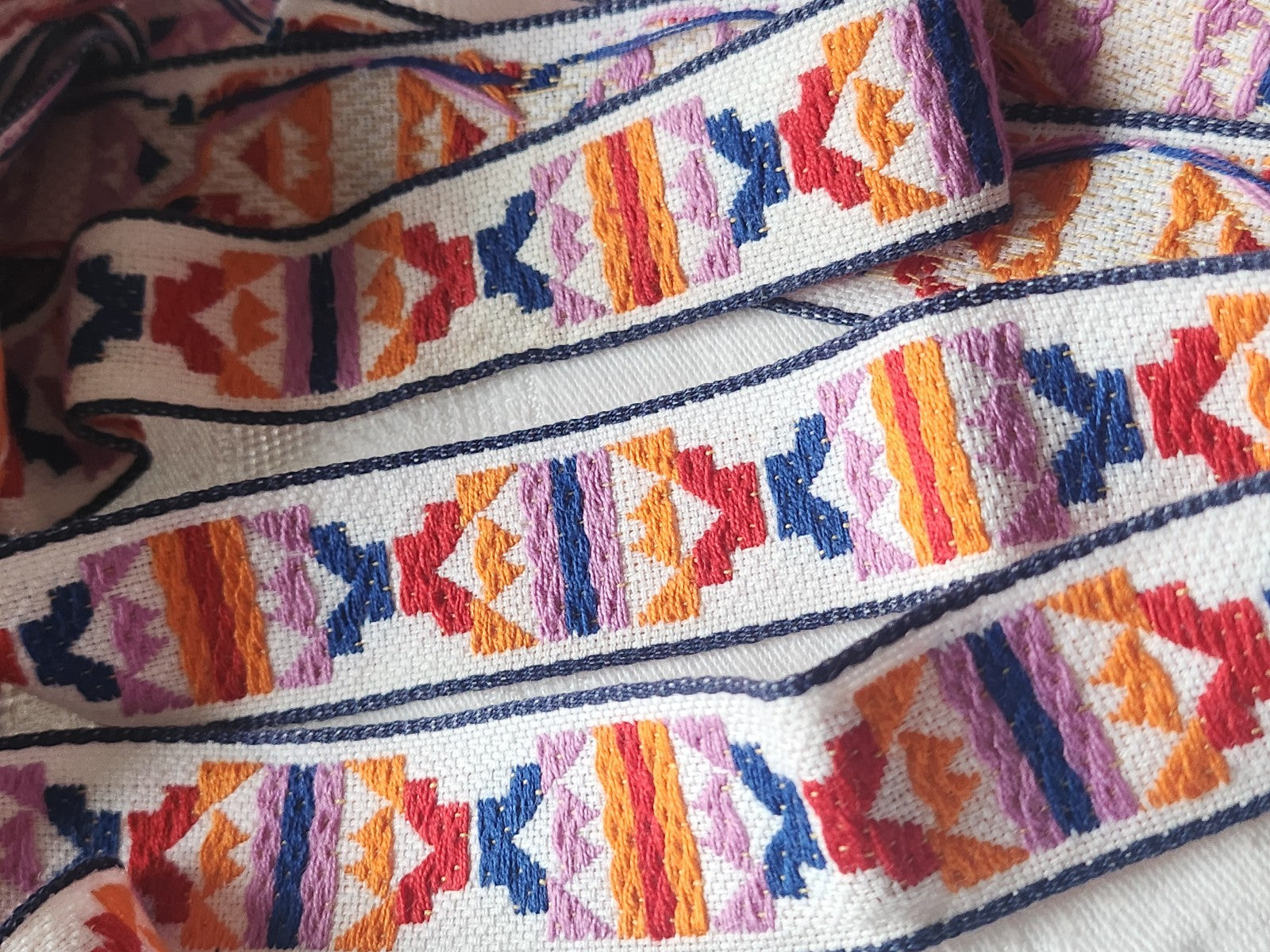 Galon vintage tissé  jaune violet bleu orange 2 métres sur 2,7 cm A2