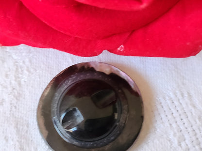 Gros bouton ancien en nacre épais marron grise  à pied 3 cm D8B