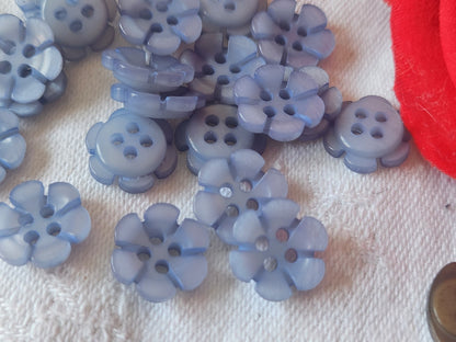 Lot 20 boutons vintage petits marguerite bleu 1,2 cm mini trou ref 1602