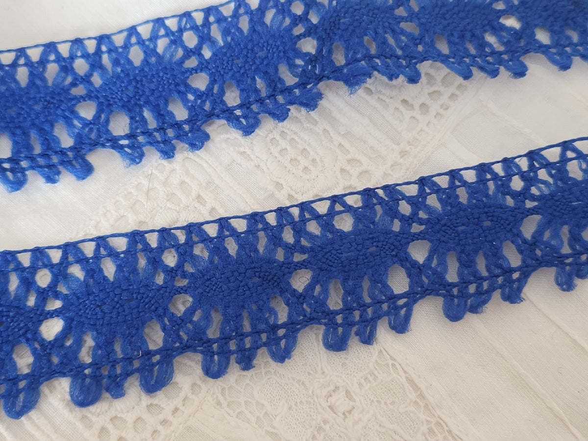 Dentelle vintage bleu large 3 mètres sur 2,5 cm A3