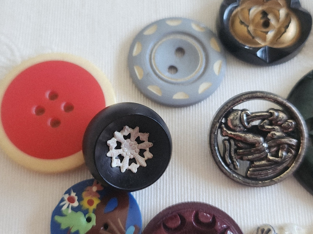 Lot 12 bouton anciens collection assortiment 1,5 à 3,3 cm ref 6185