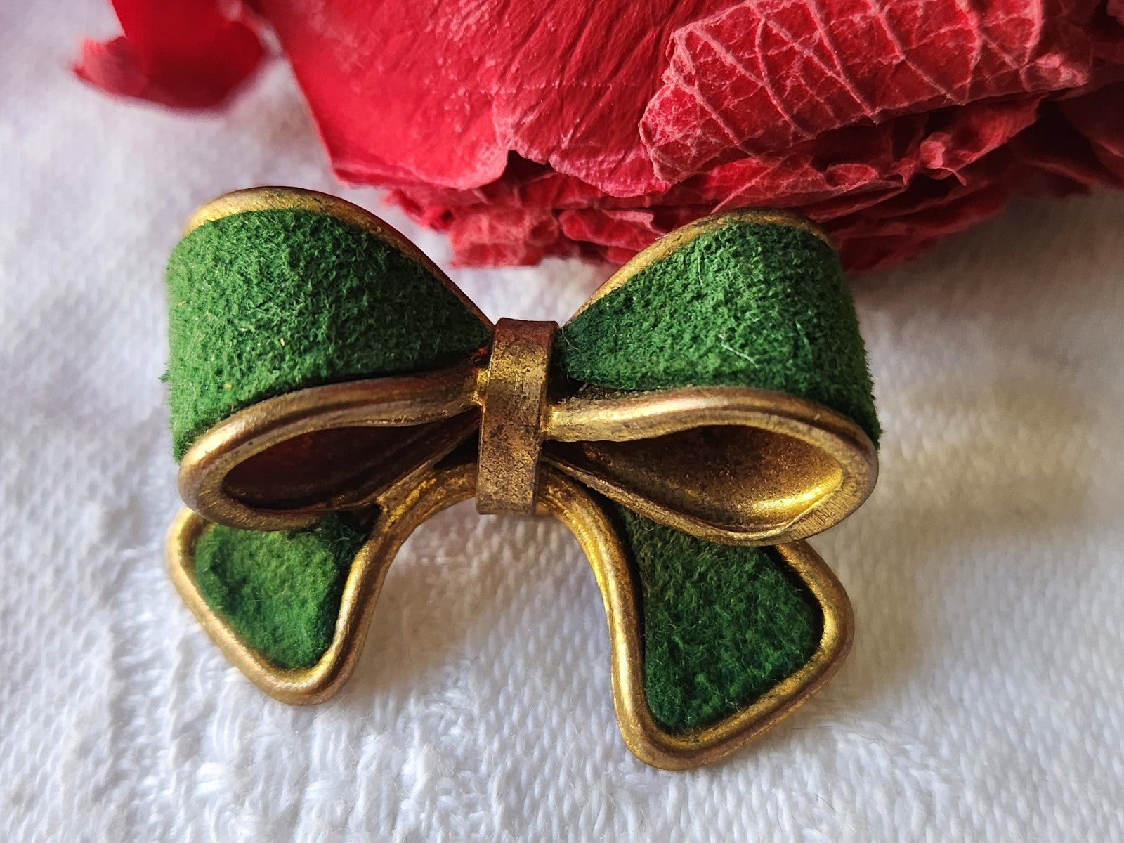 Ancien bouton noeud vert  tissu 1,6 sur 3 cm G14A
