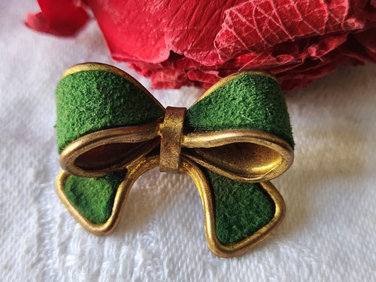 Ancien bouton noeud vert  tissu 1,6 sur 3 cm G14A