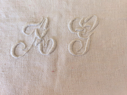 Ancien monogramme ancien AG  8 cm sur 4 cm T8