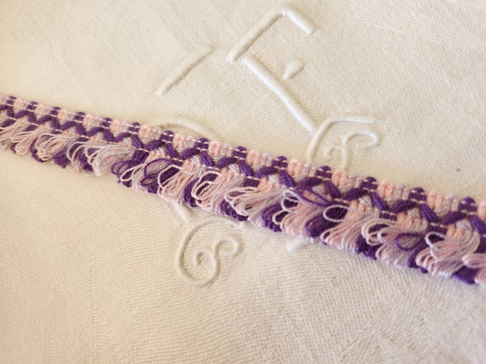 Galon vintage franges bouclettes rose violet 3 mètres sur 1,8 cm B3