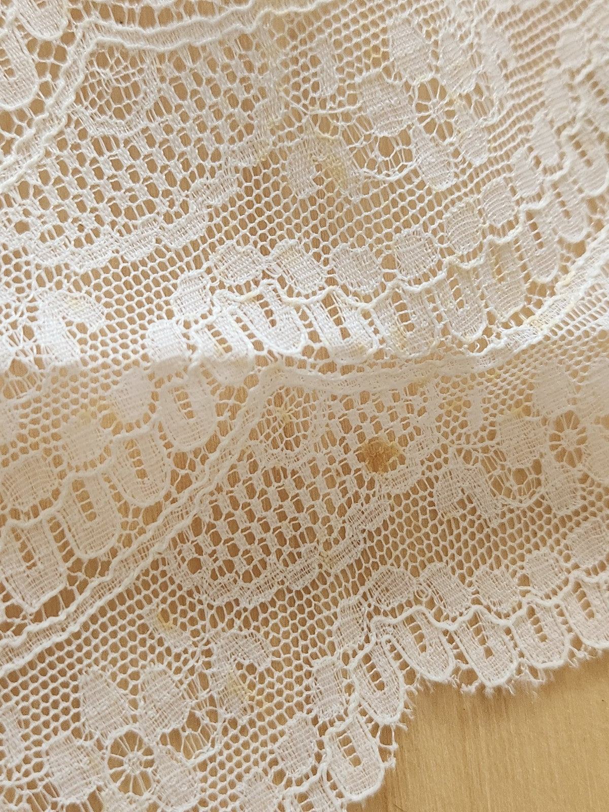 Coupon de dentelle ancienne nylon pour appli incrustation T2-6