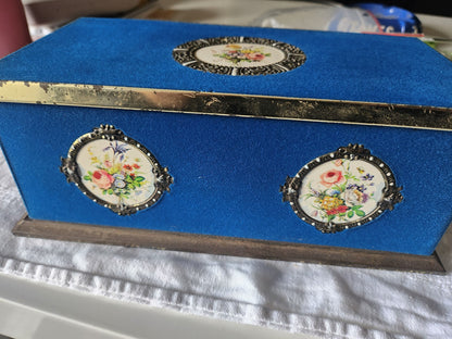 Ancienne boite tôle velours bleu medallon bouquet d'or vintage