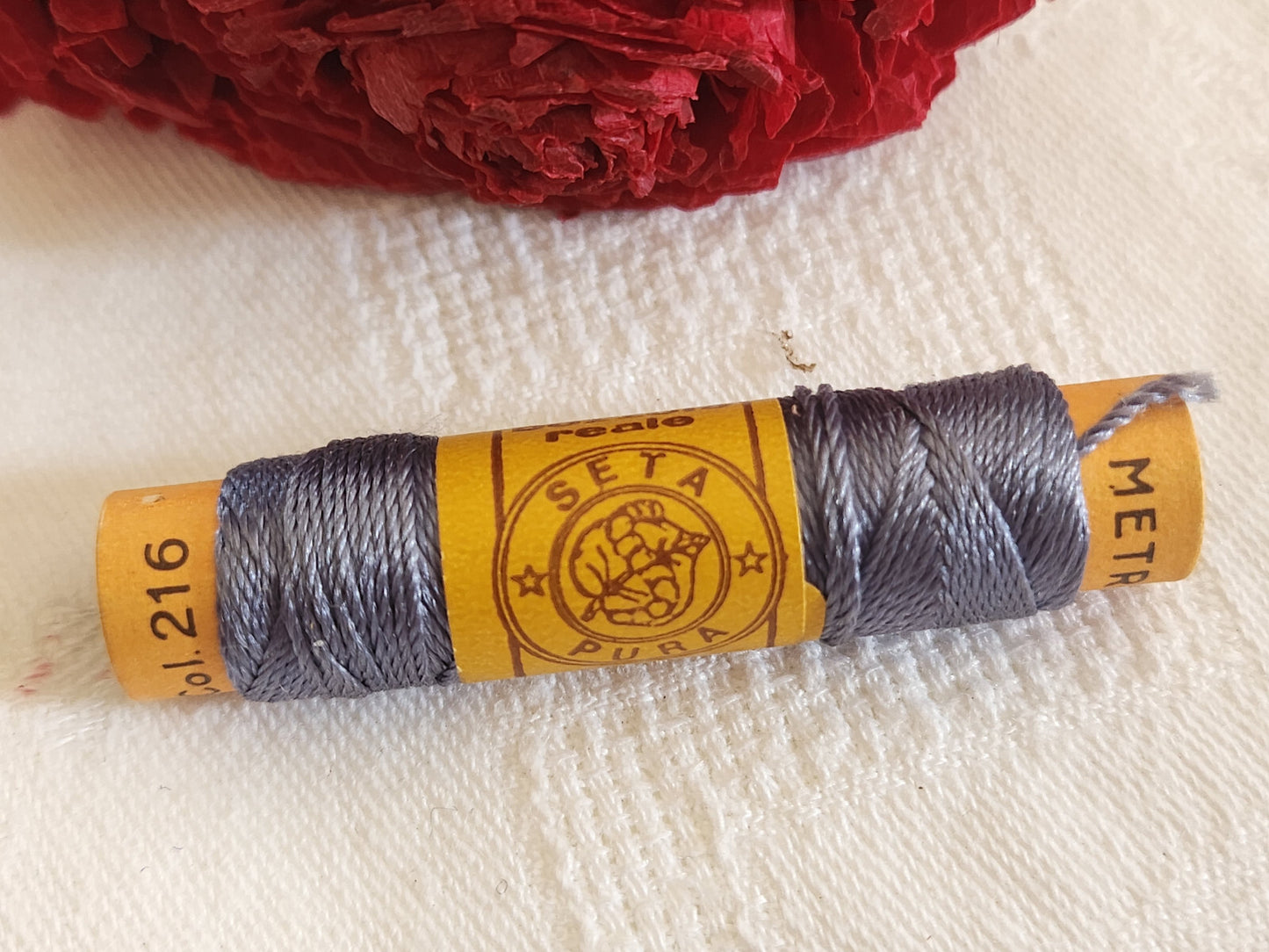 Bobine ancienne pur fil de soie vintage bleu gris broderie n°215 T5