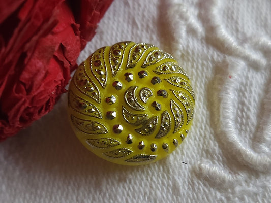 Bouton vintage en verre jaune  travaillé argenté 1,8 cm G7B
