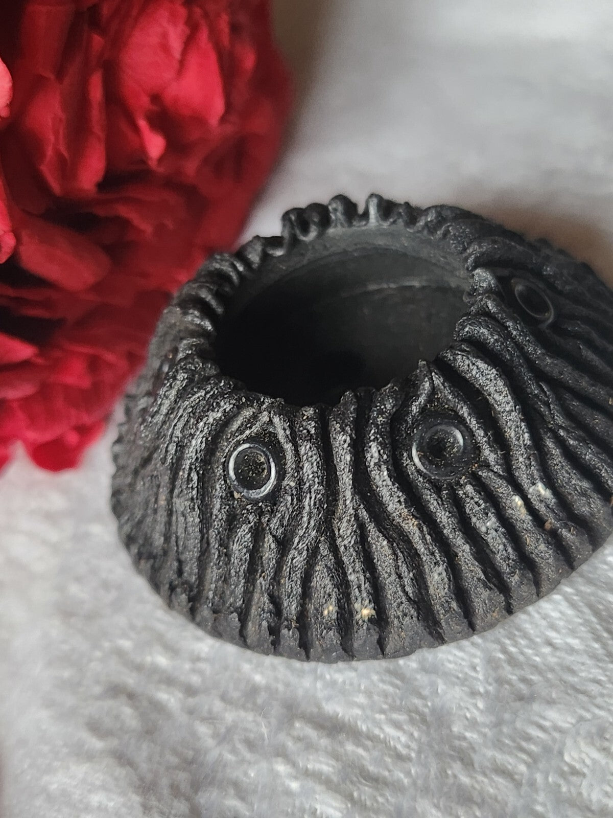 Volumineux bouton ancien vintage en résine  perlé  3,8 cm  noir ref 1083