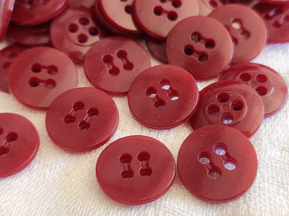 Lot 50 petits boutons vintage rouge foncé 1,4 cm trous ref TA