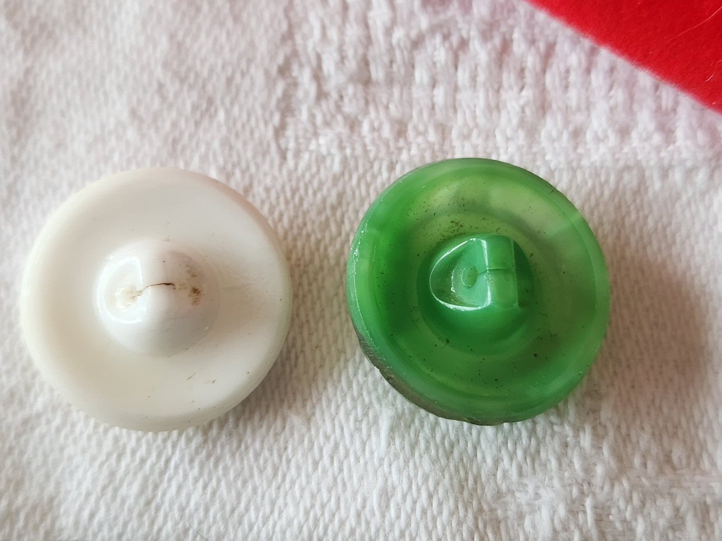 Duo boutons en verre vintage jaune vert 1,7 et 1,8 cm G2I