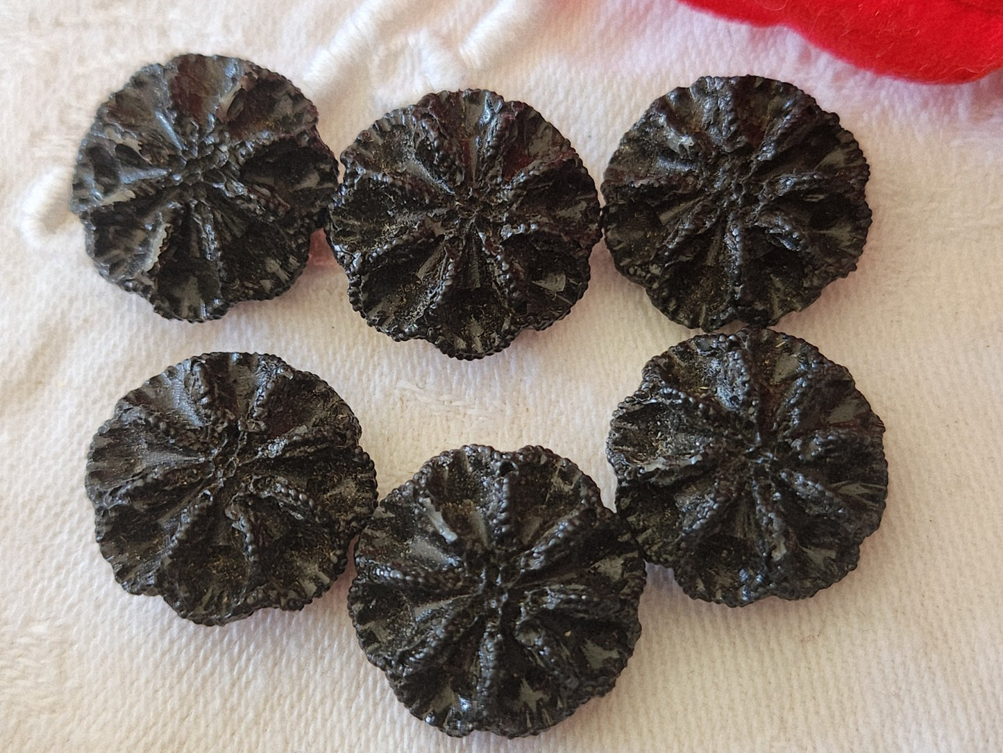 Lot 6 boutons vintage en résine noir à pied 1,7 cm  ref 3896