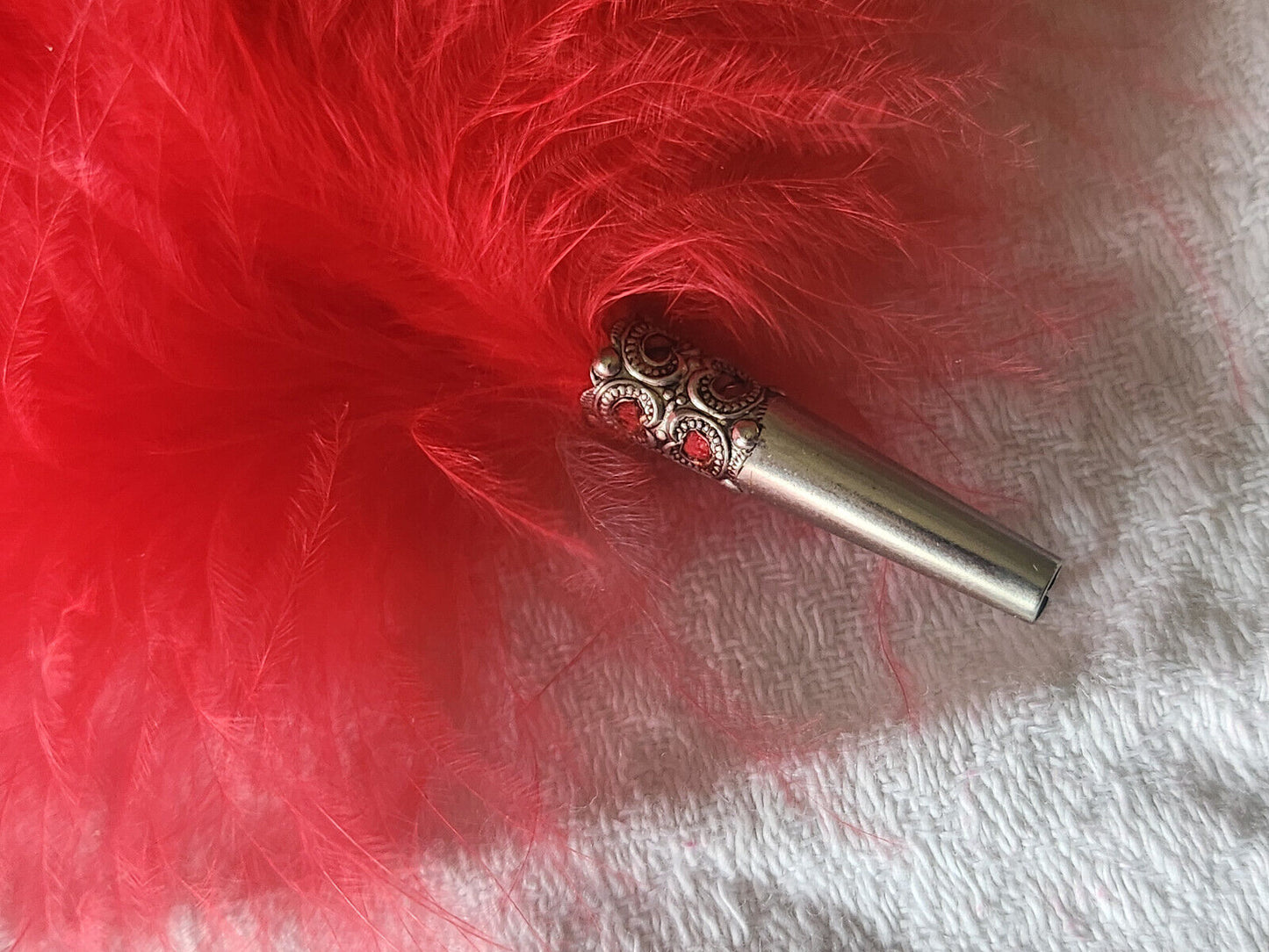 Bouquet plumes rouge montée sur broche modiste chapeau vintage T0-57