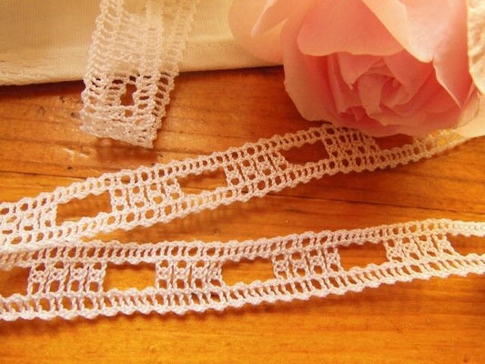 Dentelle vintage blanche lumineuse mécanique 5 m sur  1,3 cm A2