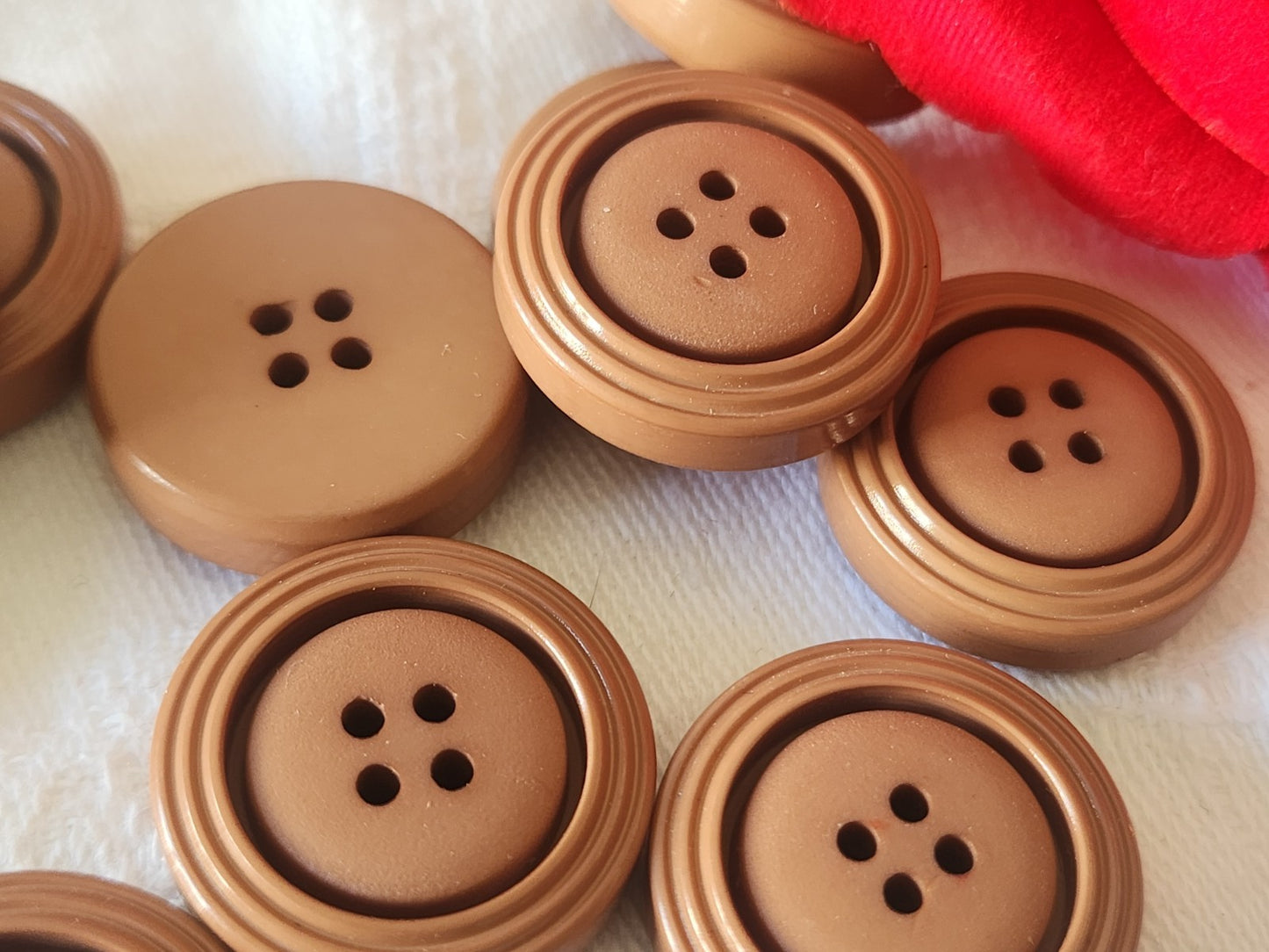 Lot 6 boutons vintage marron épais mat trous  2,2 cm ref 6114